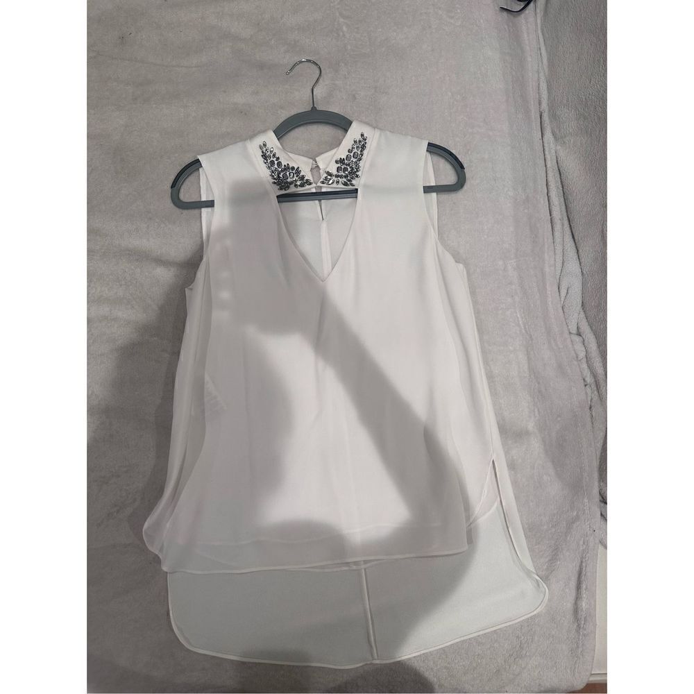BCBG MAXAZRIA SIZE S WOMENS WHITE BLOUSE TANK WITH JEWELS JEWELED COLLAR